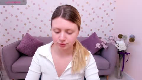 Snapshot of effyangel chatting on February 19, 9:39 am Effy online show from February 19, 9:39 am