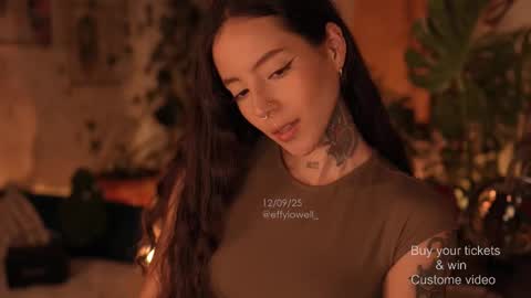 Snapshot of effylowell_ chatting on September 13, 2:14 am Effy online show from September 13, 2:14 am