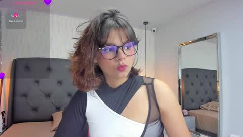Snapshot of effystonnem chatting on February 20, 7:30 pm E F F Y online show from February 20, 7:30 pm