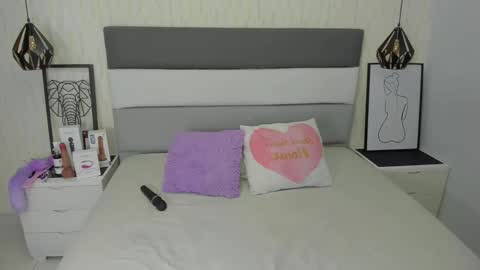 Snapshot of effystonnem chatting on February 3, 7:52 pm E F F Y online show from February 3, 7:52 pm