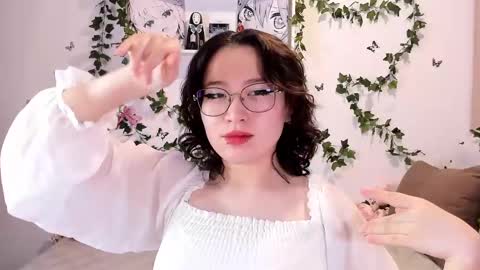 liasama online show from December 17, 6:02 am