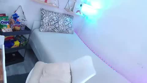 Eilleh online show from October 6, 4:47 pm