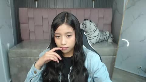 eimy18_b online show from May 7, 1:29 pm
