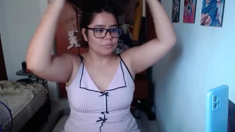 eimy_saenzz online show from January 5, 6:11 pm