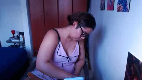 eimy_saenzz online show from November 15, 8:43 pm