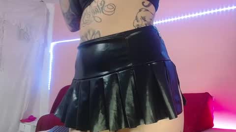 Snapshot of eimytatto_ chatting on February 17, 3:33 pm Carla online show from February 17, 3:33 pm