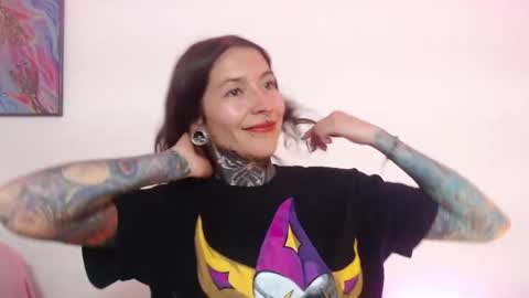 Snapshot of eimytatto_ chatting on January 20, 9:11 pm Carla online show from January 20, 9:11 pm