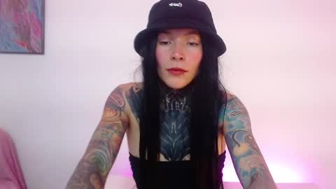Snapshot of eimytatto_ chatting on January 18, 1:19 am Carla online show from January 18, 1:19 am