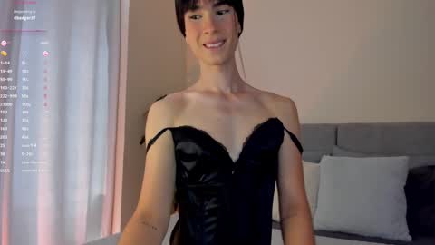 Snapshot of einyel_ chatting on February 19, 7:59 pm Einyel online show from February 19, 7:59 pm