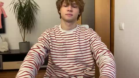 Eitan online show from December 11, 2:33 pm