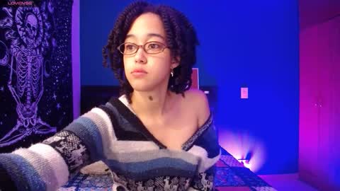 Ela  Help me reach 100 thumbs up online show from October 18, 9:46 am