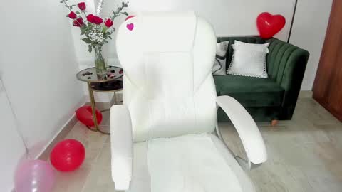 Snapshot of ela_carter chatting on February 15, 6:44 pm ela carter online show from February 15, 6:44 pm