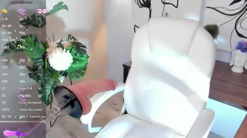 ELA online show from December 15, 11:01 pm