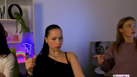 elara_mi online show from October 23, 10:50 am