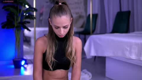 elarashine online show from October 13, 6:32 pm