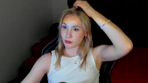 elaravoltage online show from April 29, 5:30 pm