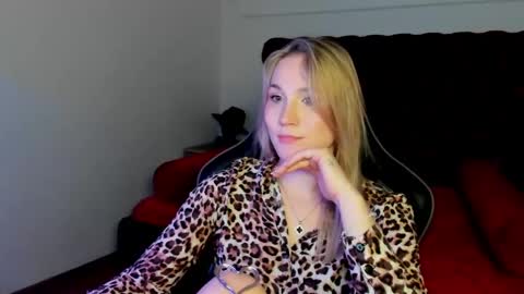 elaravoltage online show from April 21, 1:42 am