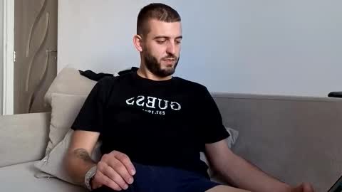 elchapoguzman95 online show from October 29, 9:55 am