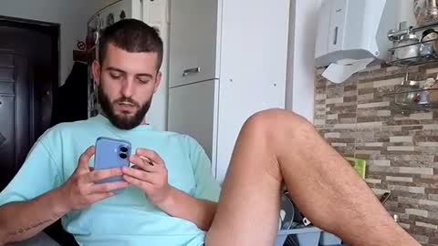 elchapoguzman95 online show from October 9, 1:16 pm