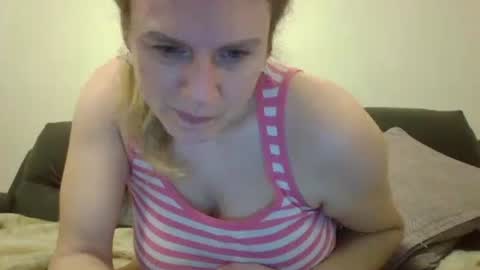 Snapshot of electric_lacey2 chatting on February 23, 10:53 pm electric_lacey2 online show from February 23, 10:53 pm