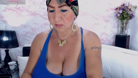 Snapshot of elektra_4_you chatting on January 17, 12:10 pm XIOMY give LIKE on my page online show from January 17, 12:10 pm