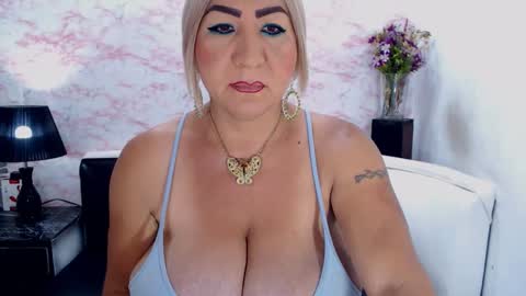 Snapshot of elektra_4_you chatting on March 12, 12:26 pm XIOMY give LIKE on my page online show from March 12, 12:26 pm