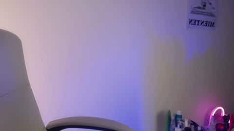 Snapshot of elektra_sky11 chatting on January 6, 4:58 am  Elektra Sky  online show from January 6, 4:58 am