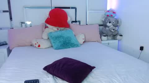 Snapshot of elektrarous chatting on February 12, 2:35 am ElektraRouse online show from February 12, 2:35 am
