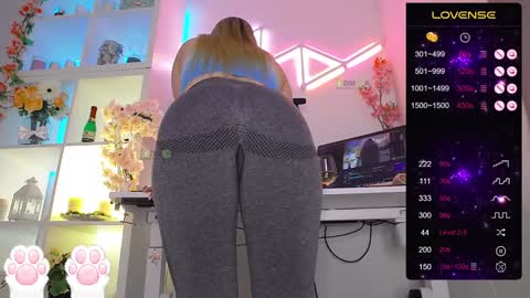 Snapshot of elena_marilyn chatting on January 25, 11:11 pm Elena online show from January 25, 11:11 pm