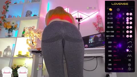Snapshot of elena_marilyn chatting on February 5, 9:07 pm Elena online show from February 5, 9:07 pm