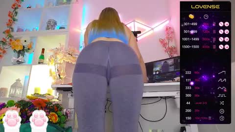 Snapshot of elena_marilyn chatting on March 12, 8:31 pm Elena online show from March 12, 8:31 pm