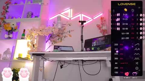 Snapshot of elena_marilyn chatting on February 21, 9:43 pm Elena online show from February 21, 9:43 pm