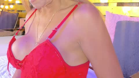 Snapshot of elena_mature chatting on March 8, 7:20 pm Elena online show from March 8, 7:20 pm