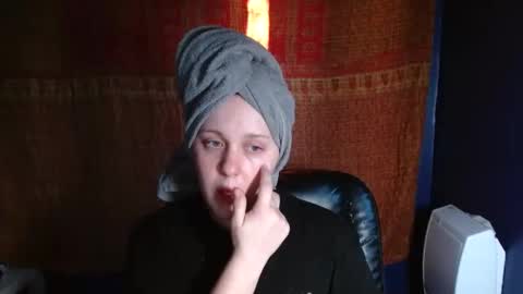 Snapshot of elenagilbert12 chatting on January 27, 12:43 am Goddess Elena online show from January 27, 12:43 am