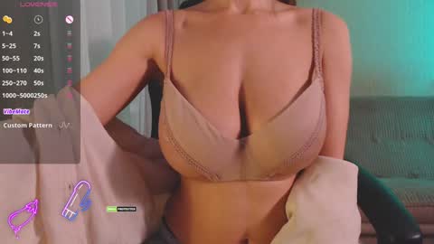 Heleonora online show from December 6, 1:27 pm