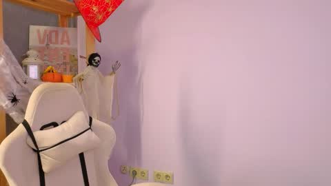 elenamonroee online show from October 21, 5:12 am