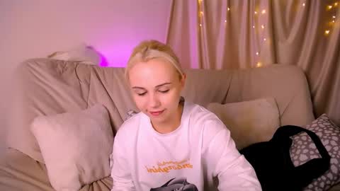 elenamonroee online show from November 13, 4:09 pm