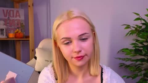 elenamonroee online show from November 5, 2:24 am