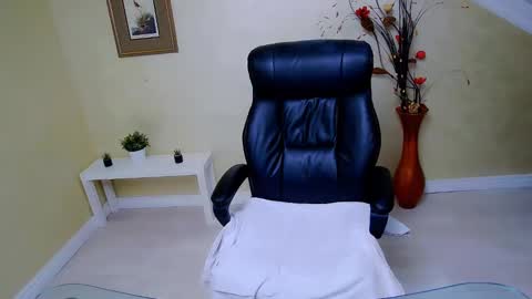 Snapshot of elenasworld chatting on March 8, 5:07 am Elena online show from March 8, 5:07 am