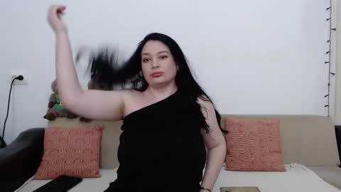 Snapshot of elenatroyy chatting on February 8, 9:15 pm ElenaTroyy online show from February 8, 9:15 pm