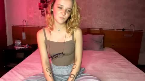 Mia online show from September 12, 2:02 am
