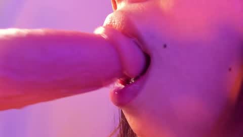Snapshot of elevensky_ chatting on March 1, 12:07 am Elevensky online show from March 1, 12:07 am