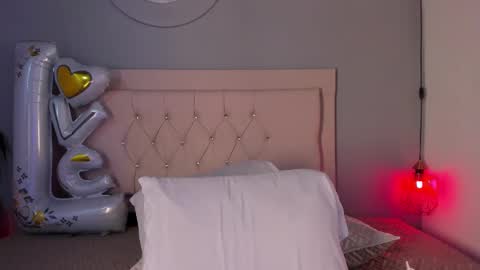 Snapshot of elevensky_ chatting on February 25, 12:03 am Elevensky online show from February 25, 12:03 am