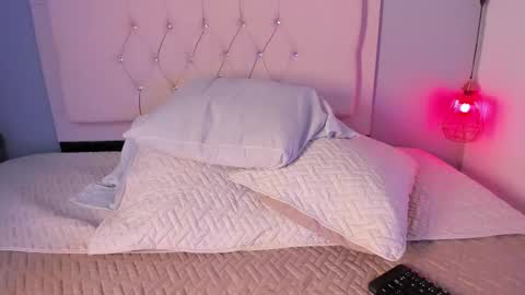 Snapshot of elevensky_ chatting on February 11, 10:18 pm Elevensky online show from February 11, 10:18 pm