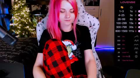 Snapshot of elfos_dream chatting on December 26, 6:52 am Mary online show from December 26, 6:52 am