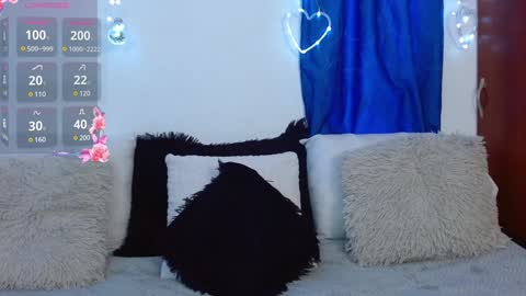Snapshot of eli_gom_ chatting on December 14, 8:18 pm Eliza online show from December 14, 8:18 pm