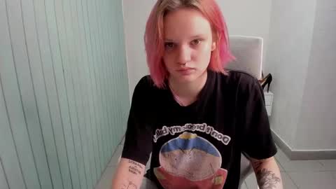 Snapshot of elieiza_xo chatting on September 19, 4:05 am elieiza_xo online show from September 19, 4:05 am