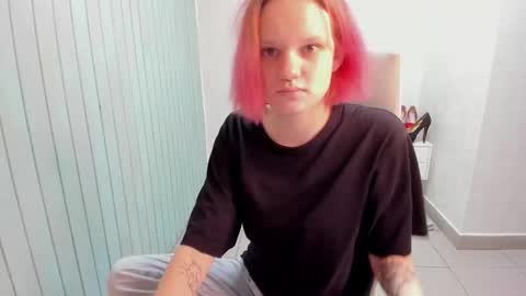 Snapshot of elieiza_xo chatting on September 18, 2:15 am elieiza_xo online show from September 18, 2:15 am
