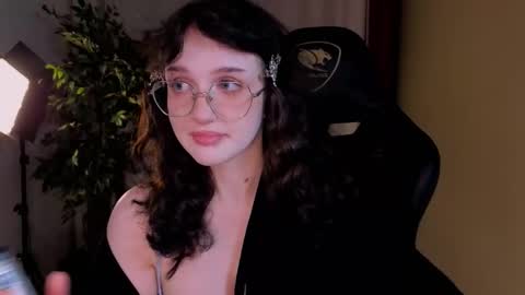 Ellie online show from October 15, 5:32 am