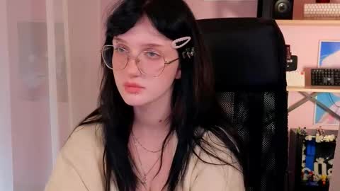 Snapshot of eliejay chatting on September 14, 8:32 pm Ellie online show from September 14, 8:32 pm